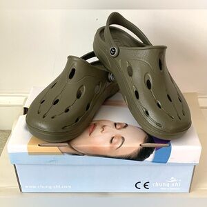 DUX clogs made in Korea by Chung-Shi. Color: khaki. Can likely fit 7.5-8.5